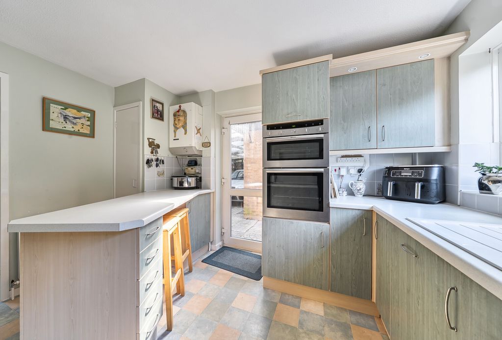 Property photo 2 of 21 1488358-9-6A4E850...