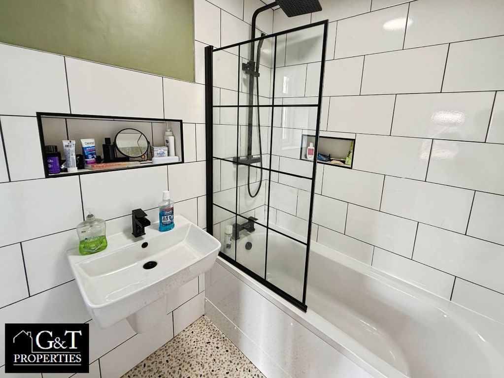 Property photo 2 of 19 Family Bathroom