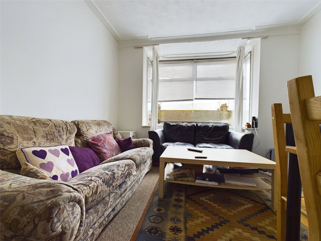 Property photo 3 of 21 Lounge