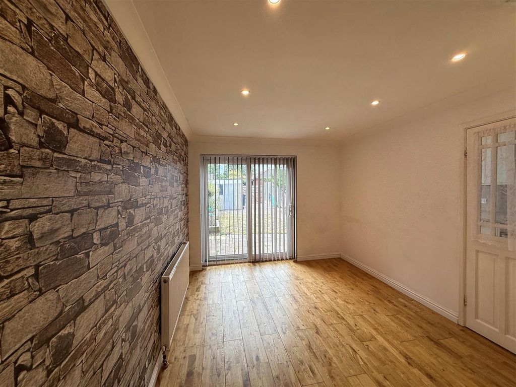 Property photo 3 of 9 Dining Area.Jpg