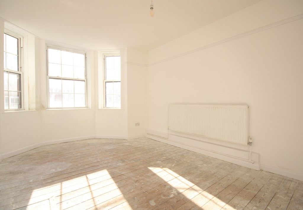 Property photo 2 of 8 Reception