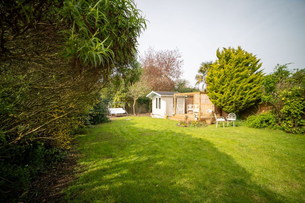 Property photo 3 of 20 Lawn, Summerhouse And Decking -  Garden 1