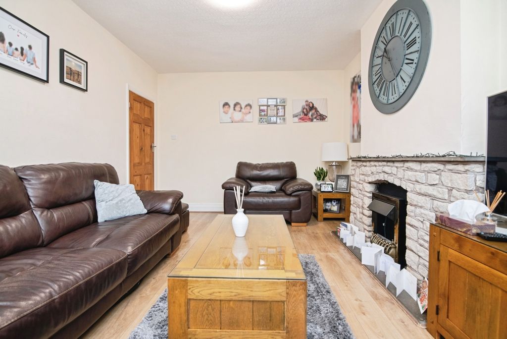 Property photo 2 of 20 Pbox-Img.Jpg