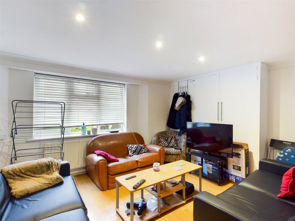 Property photo 2 of 14 Lounge