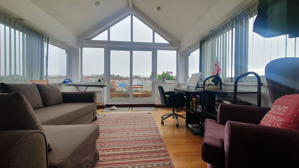 3 bed flat to rentNavigation Way, Preston PR2 photo 5