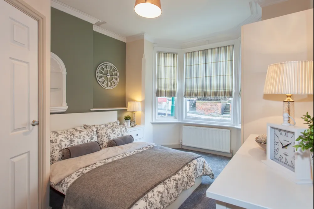 Property photo 1 of 18 Cover