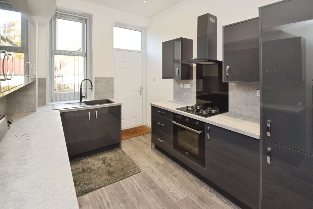 Property photo 3 of 28