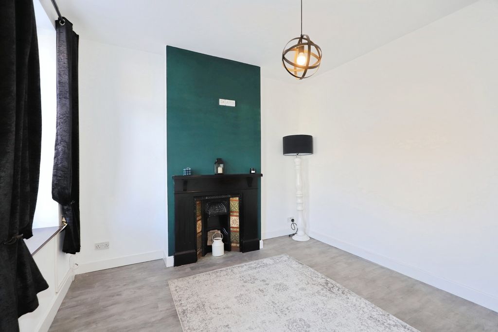 Property photo 3 of 20 Pbox-Img.Jpg