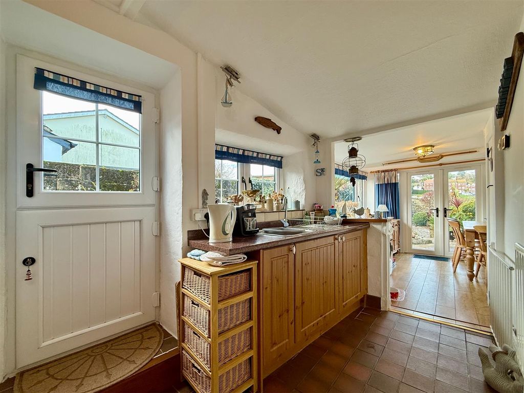 Property photo 3 of 18 Kitchen Diner.Jpg