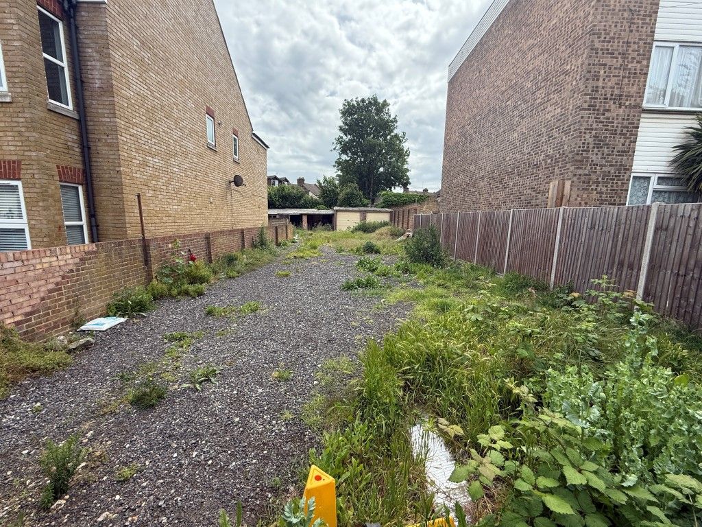 Property photo 2 of 5 Builders Yard