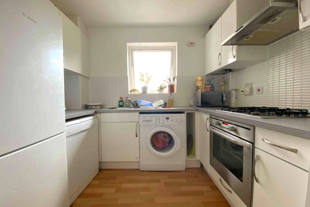 Property photo 3 of 9 03Kitchen