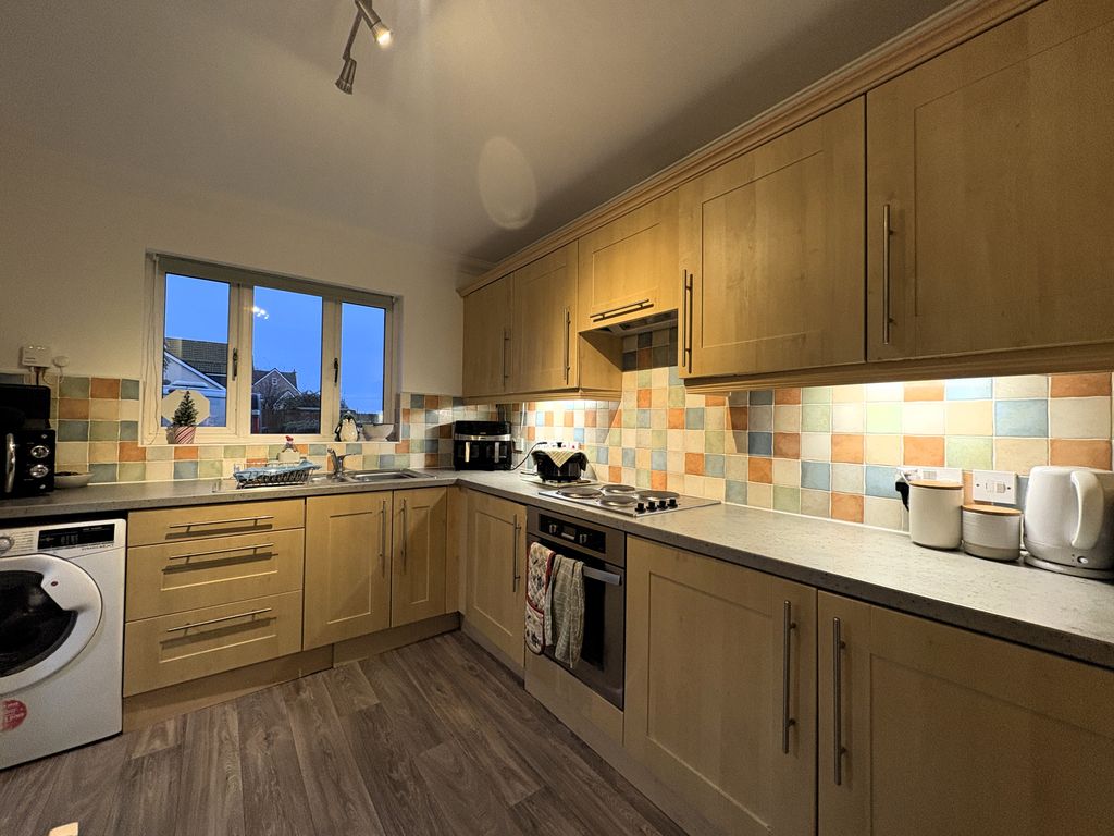 Property photo 2 of 11 Kitchen