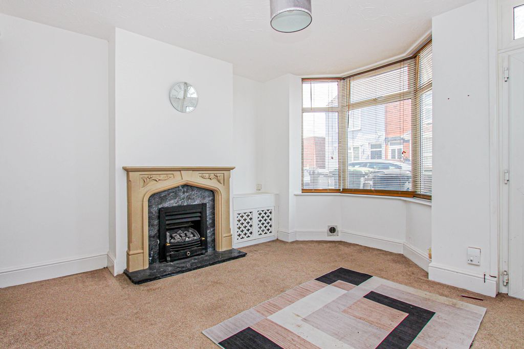 Property photo 2 of 13 Lounge