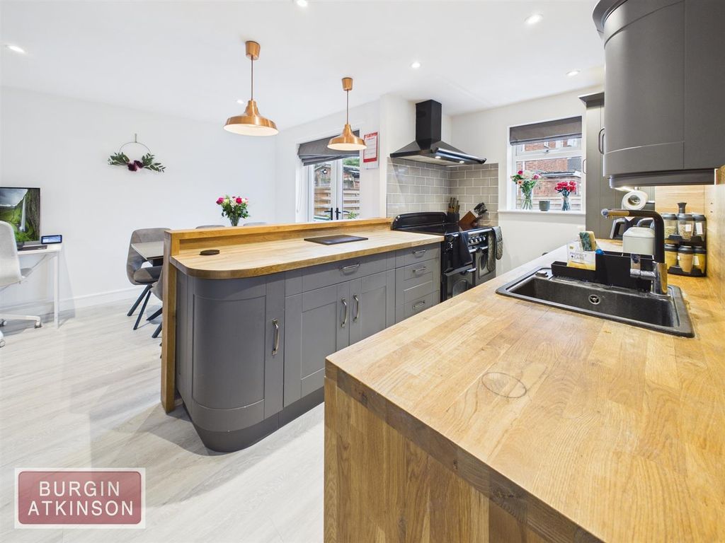 Property photo 3 of 32 Cam01619G0-Pr0187-Still024.Jpg