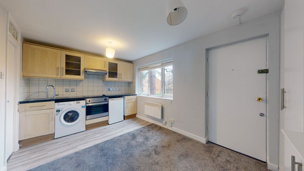 Property photo 1 of 5 Living Room /Kitchen