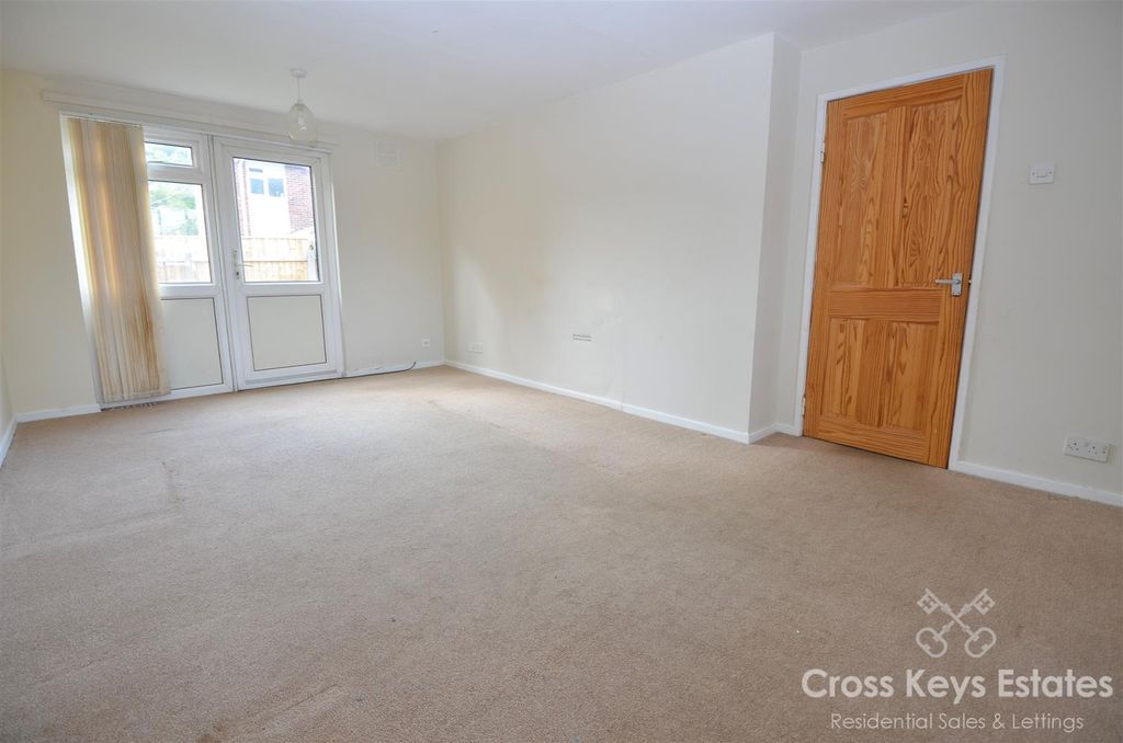 Property photo 2 of 24 Sitting Room