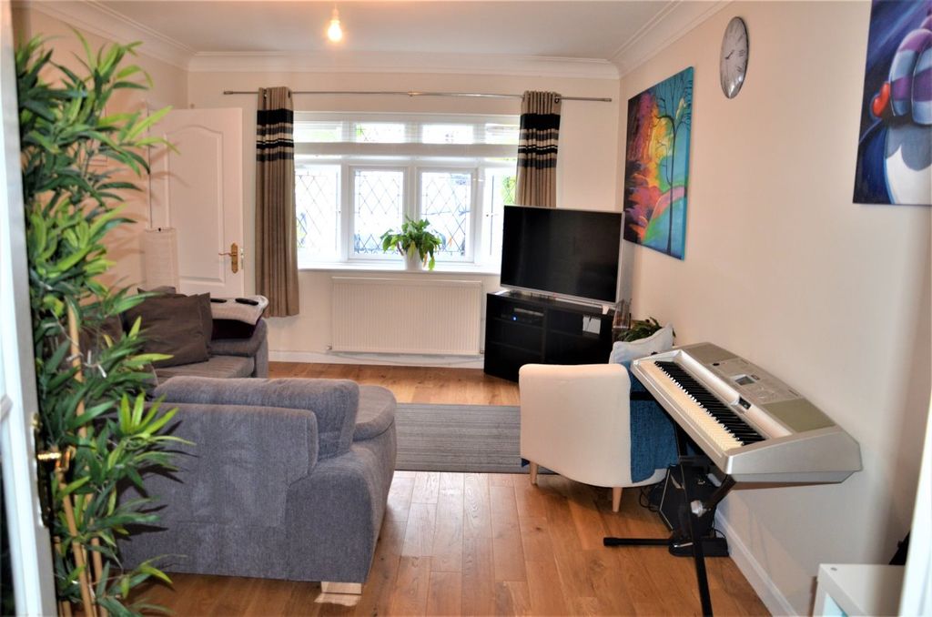 Property photo 1 of 5 1 Bed Unfurnished Flat