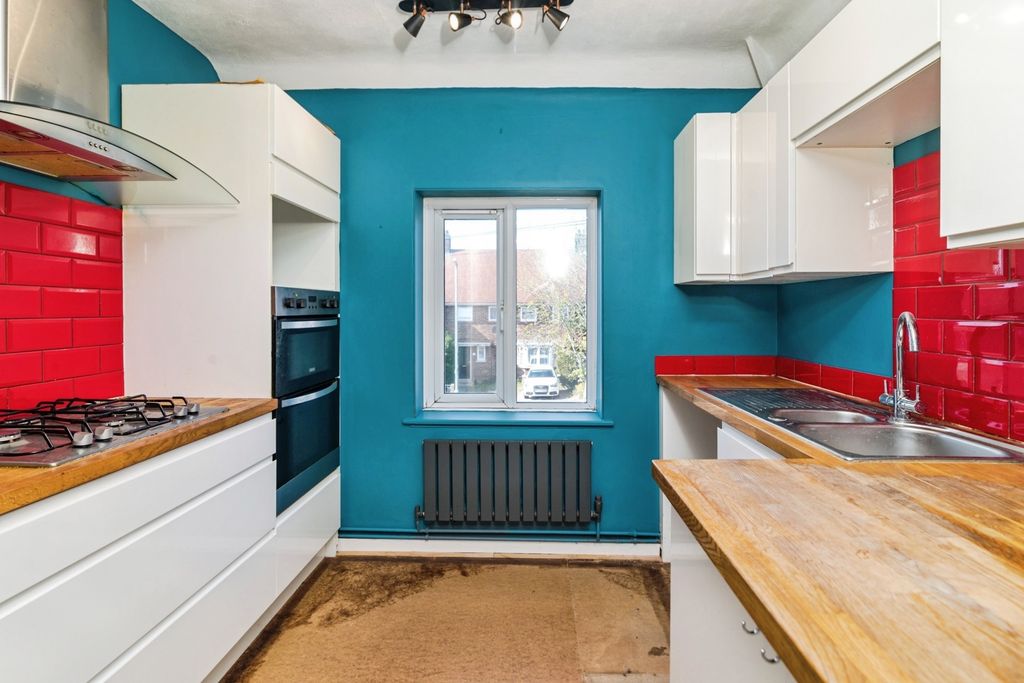 Property photo 3 of 16 Kitchen