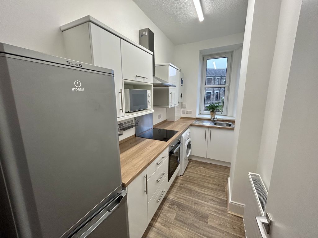 Property photo 3 of 6 Kitchen
