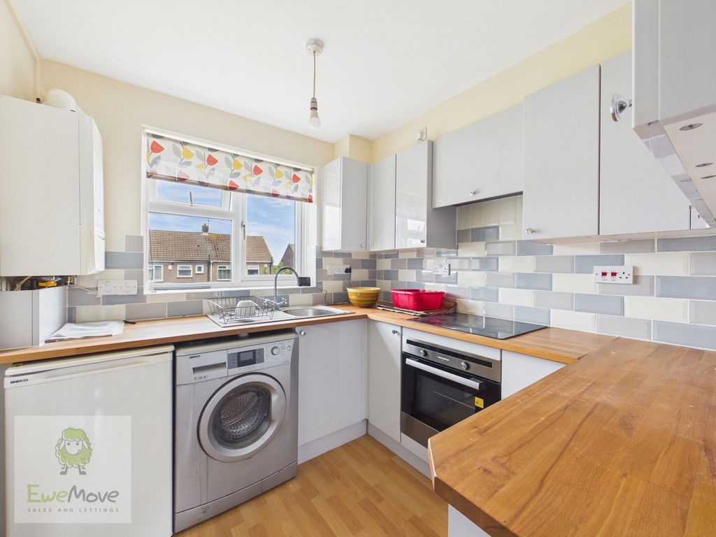 Property photo 2 of 9 Kitchen