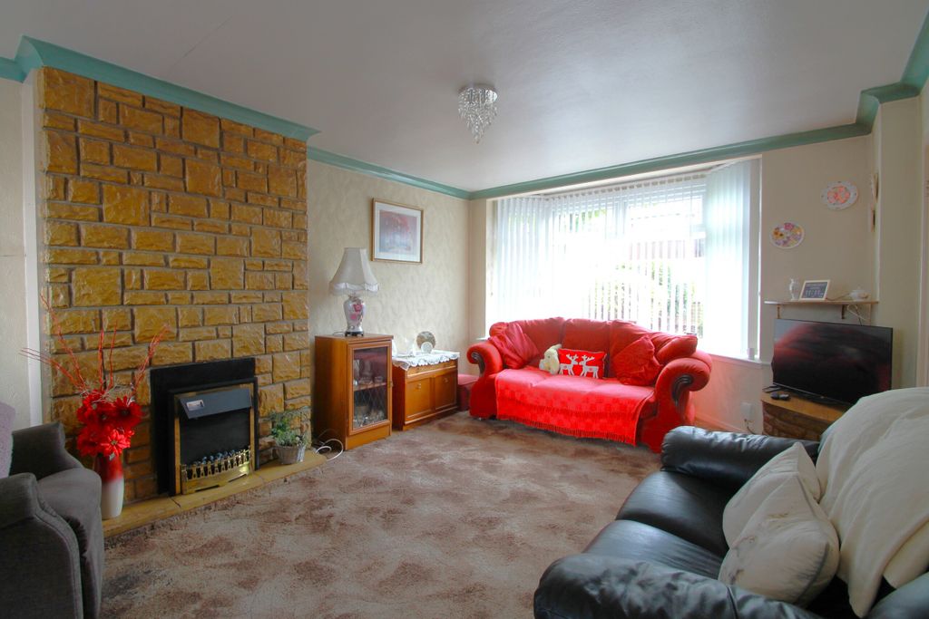 Property photo 3 of 25 Living Room