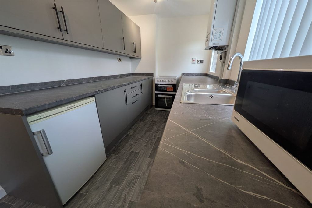 Property photo 1 of 9 (Main)