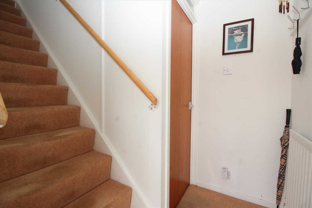 Property photo 2 of 9 Entrance Hall