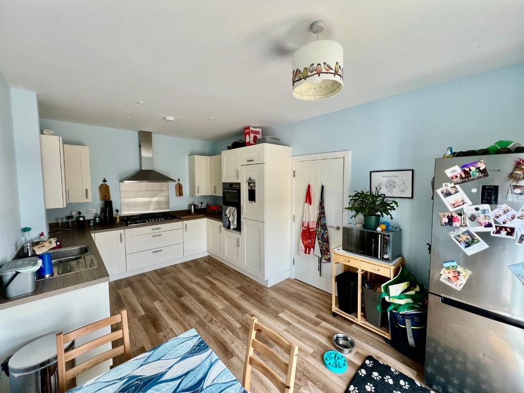 Property photo 2 of 16 63 Lister Road - Kitchen.Jpg