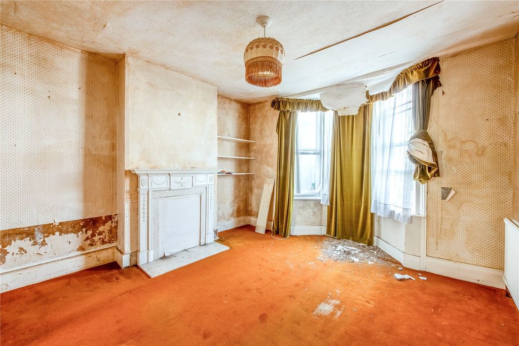 Property photo 2 of 27 Picture No. 11