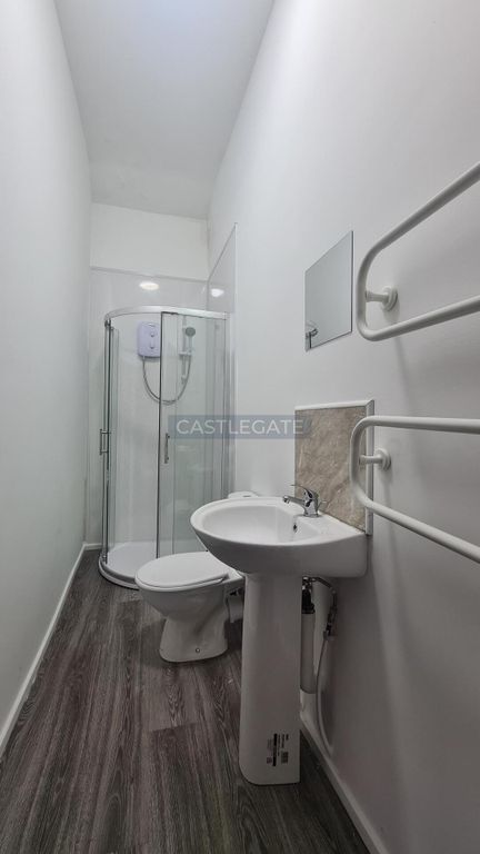 Property photo 3 of 7 Manchester Road, Huddersfield, HD1 3Hj