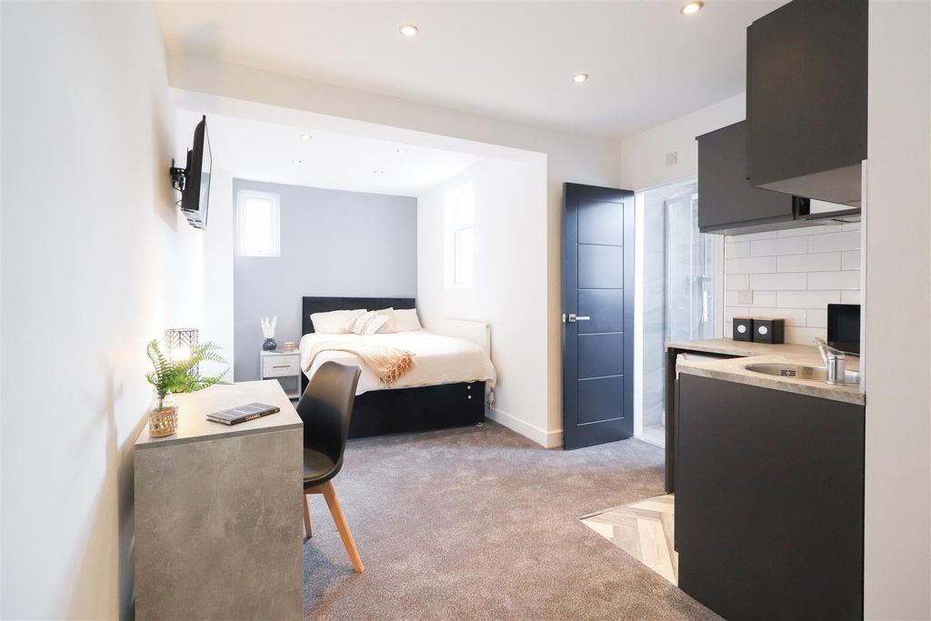Property photo 2 of 8 17 Regent Street-10.Jpg