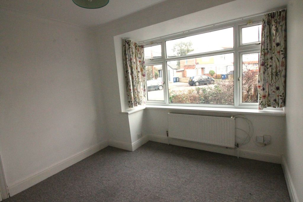 Property photo 3 of 12 Picture No. 02