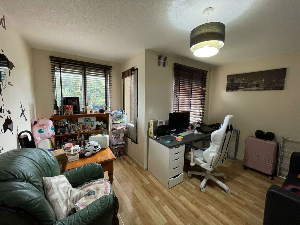Property photo 3 of 4