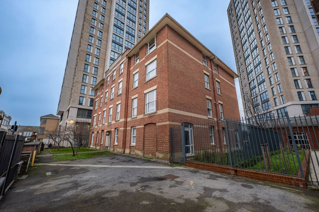 Property photo 1 of 18