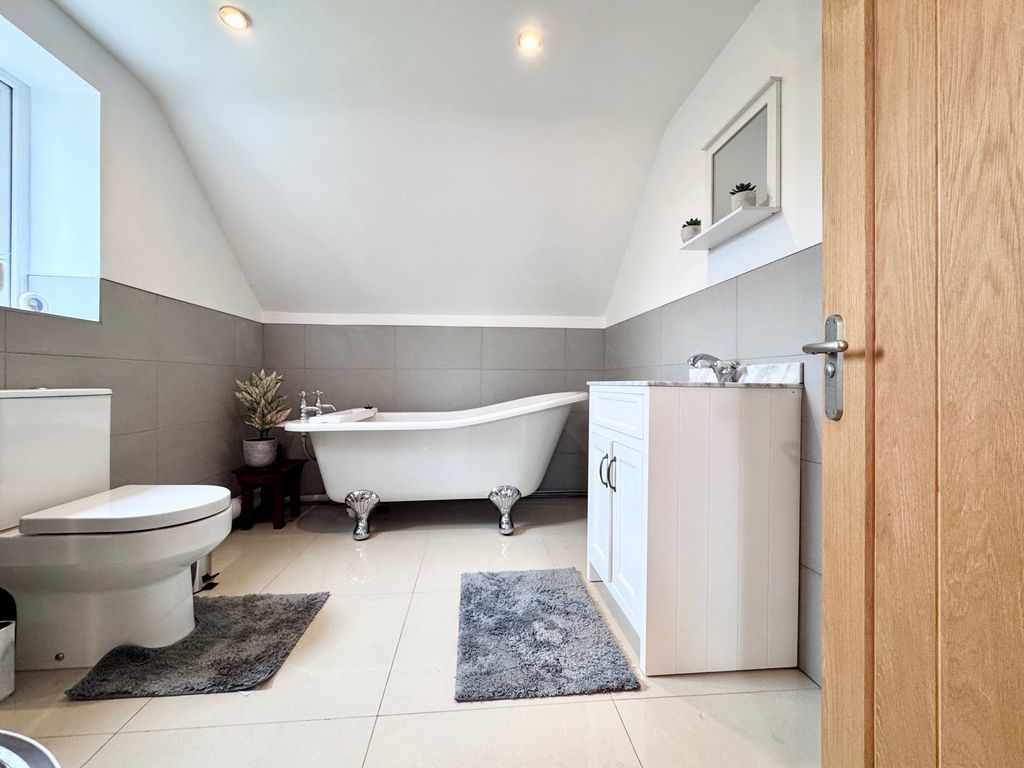 Property photo 3 of 28