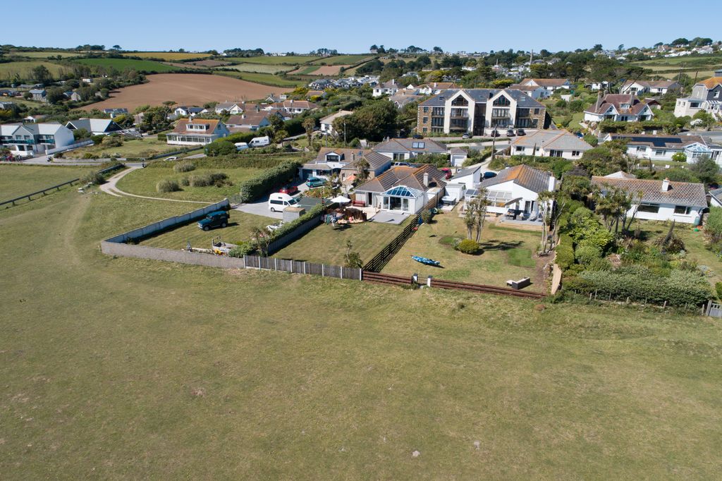 Property photo 3 of 27 Gallery