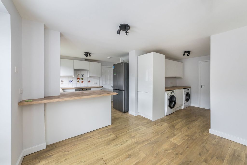 Property photo 3 of 23