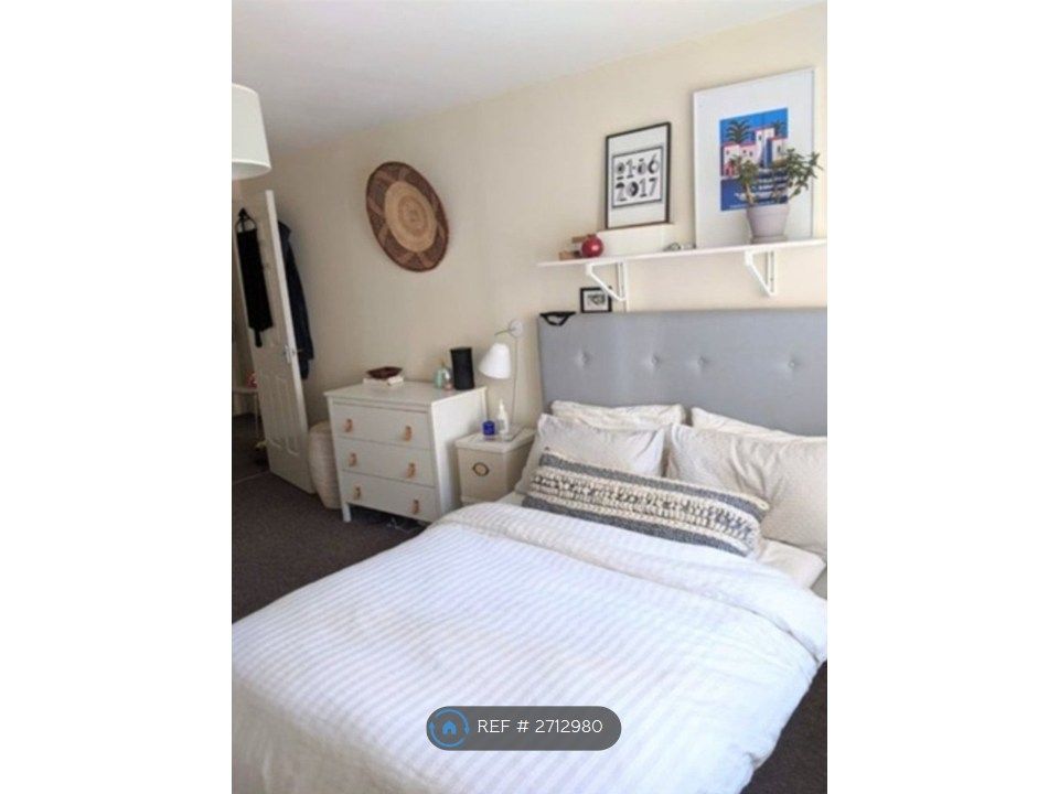 Property photo 3 of 10 Kitchen