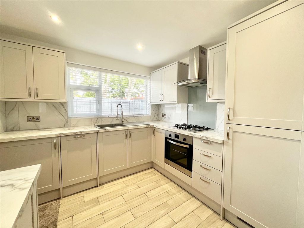 Property photo 2 of 14 Kitchen