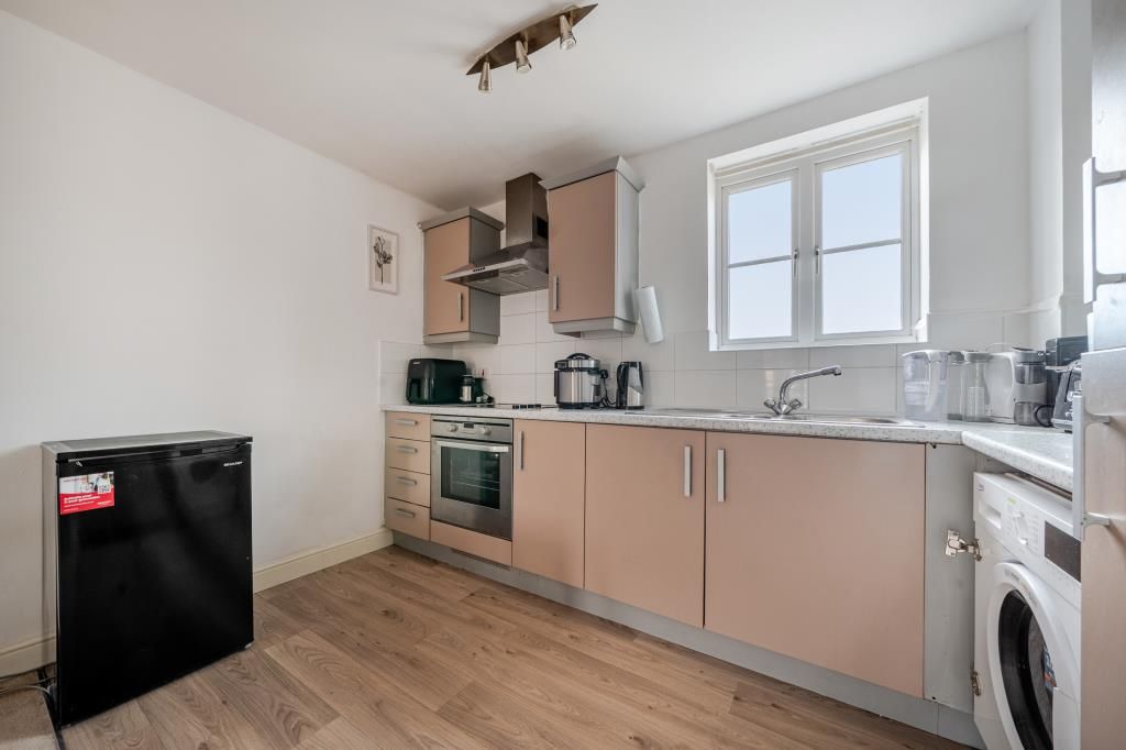 Property photo 3 of 16 Kitchen