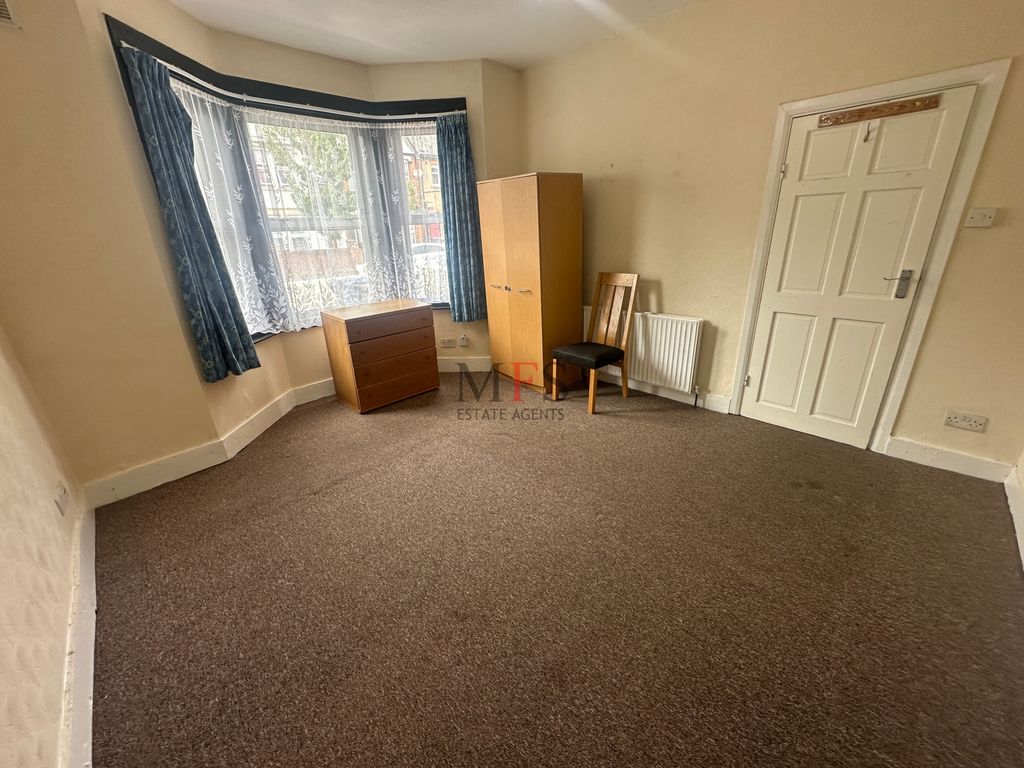 Property photo 2 of 19 Photo 3