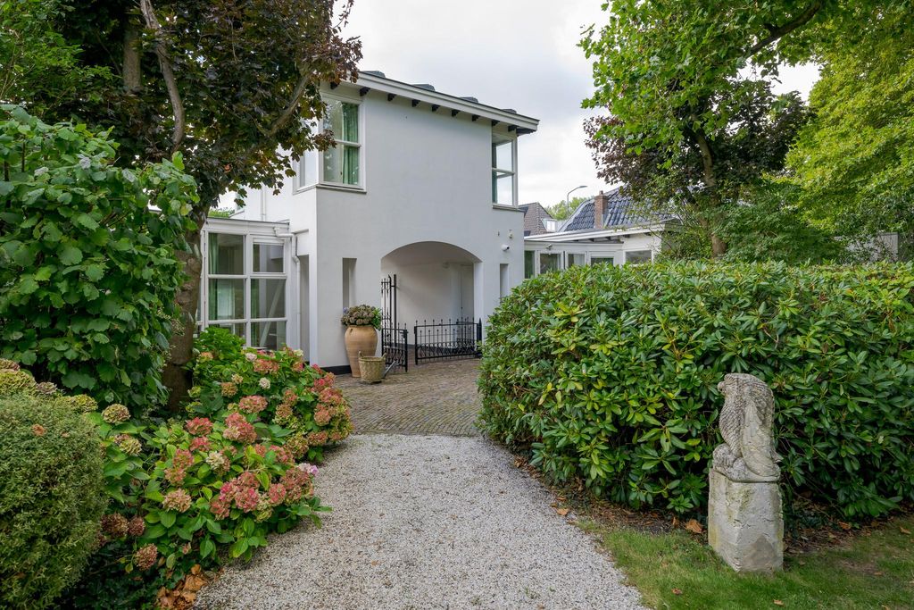 Property photo 3 of 80