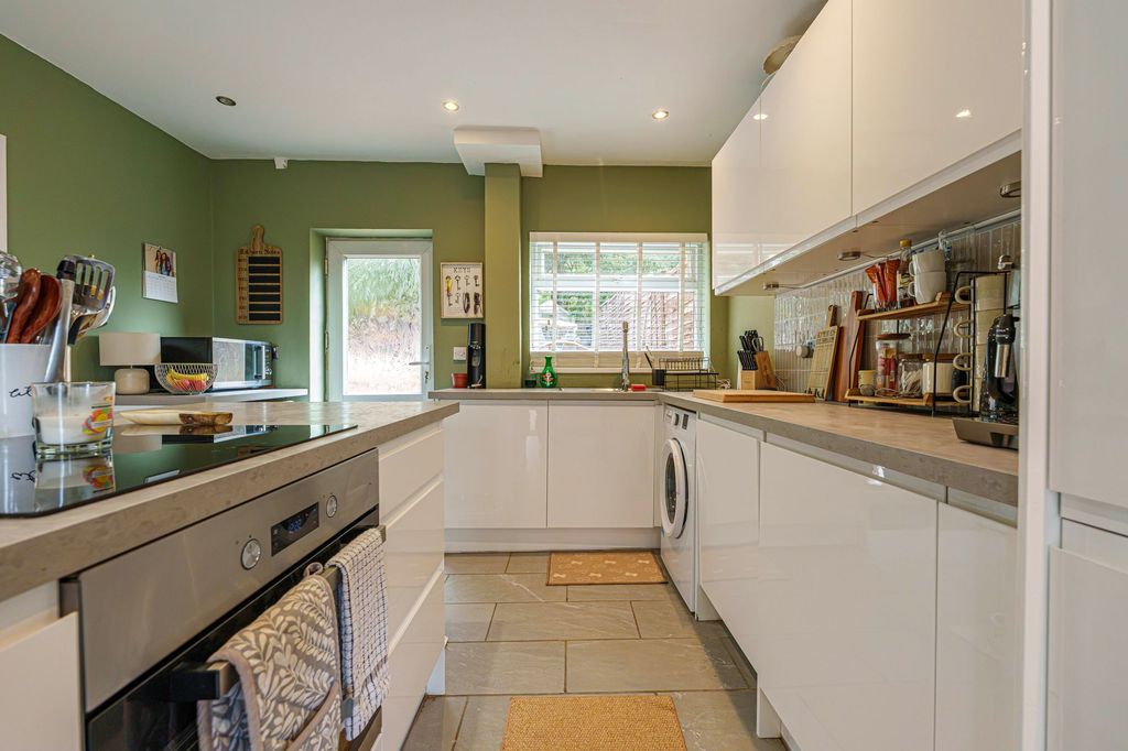 Property photo 2 of 39