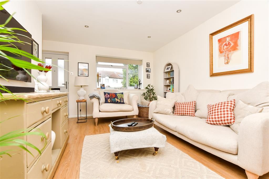 Property photo 1 of 12 Lounge