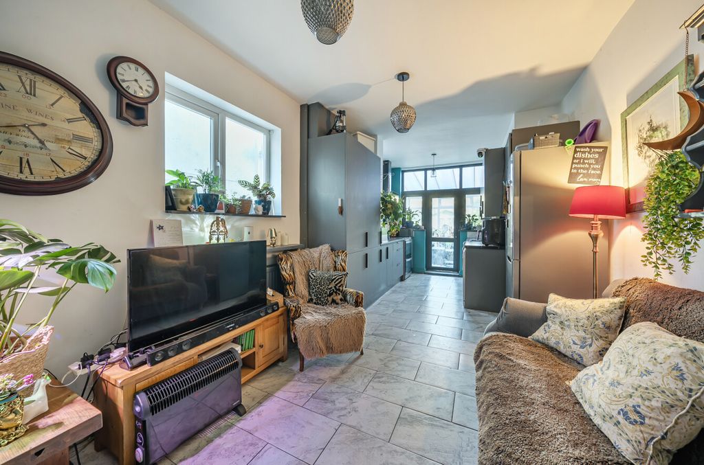 Property photo 2 of 14 1370293-32-68Ffa3...