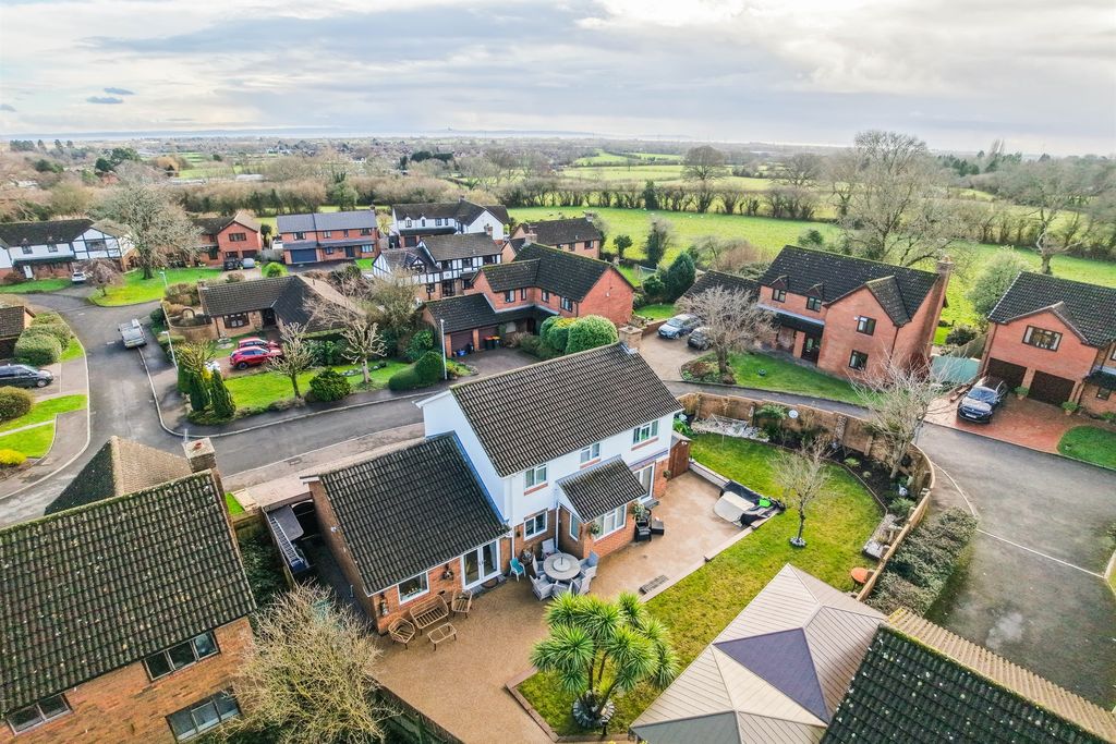 Property photo 2 of 34