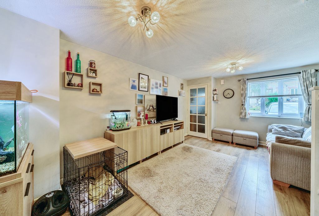 Property photo 2 of 13 1357029-30-68d2E1...