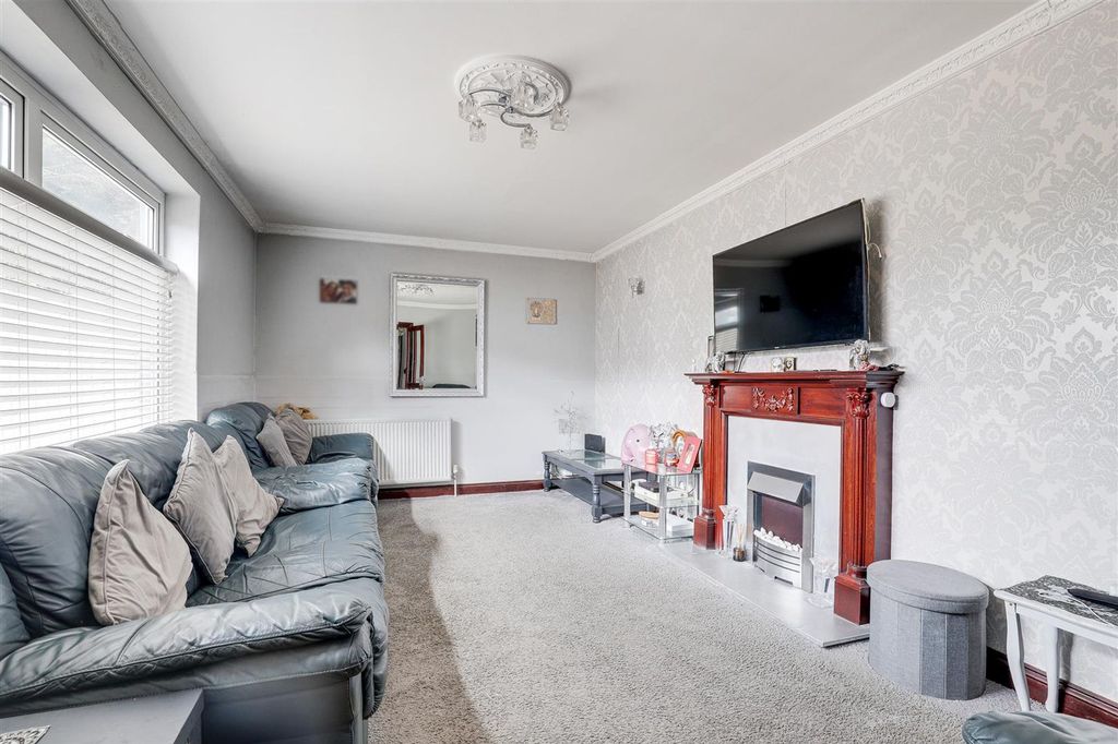 Property photo 2 of 27