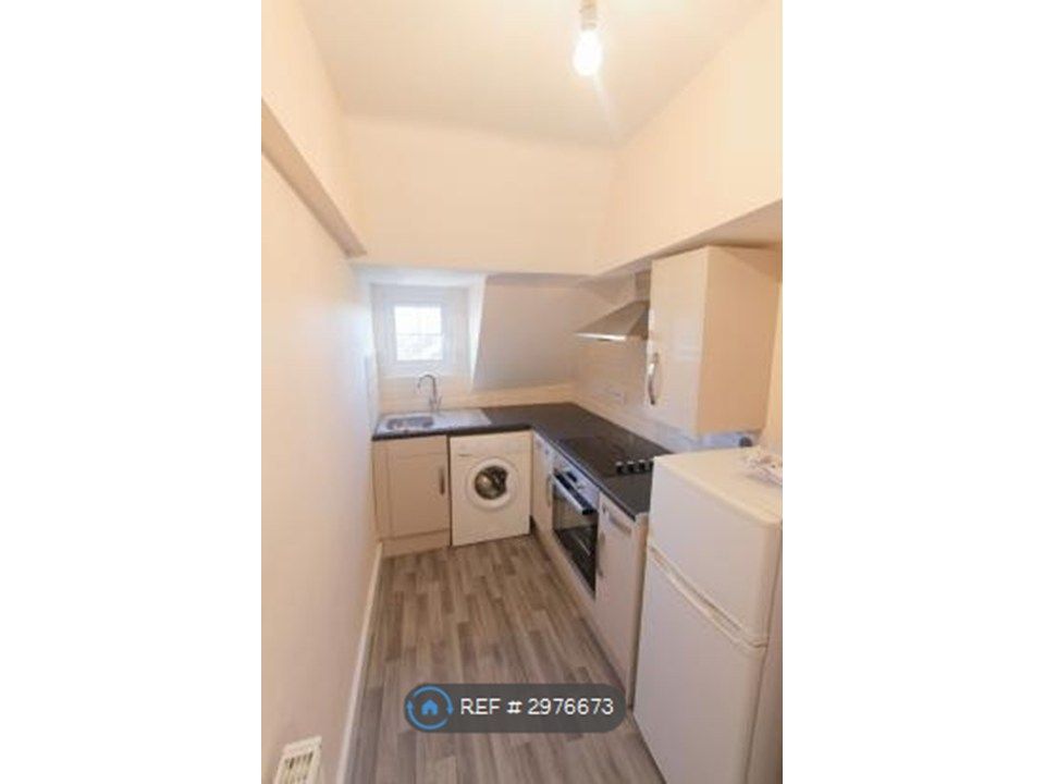 Property photo 2 of 11 Kitchen