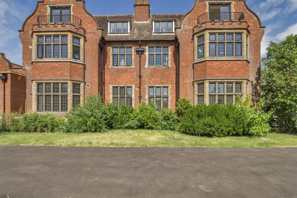 Property photo 3 of 12